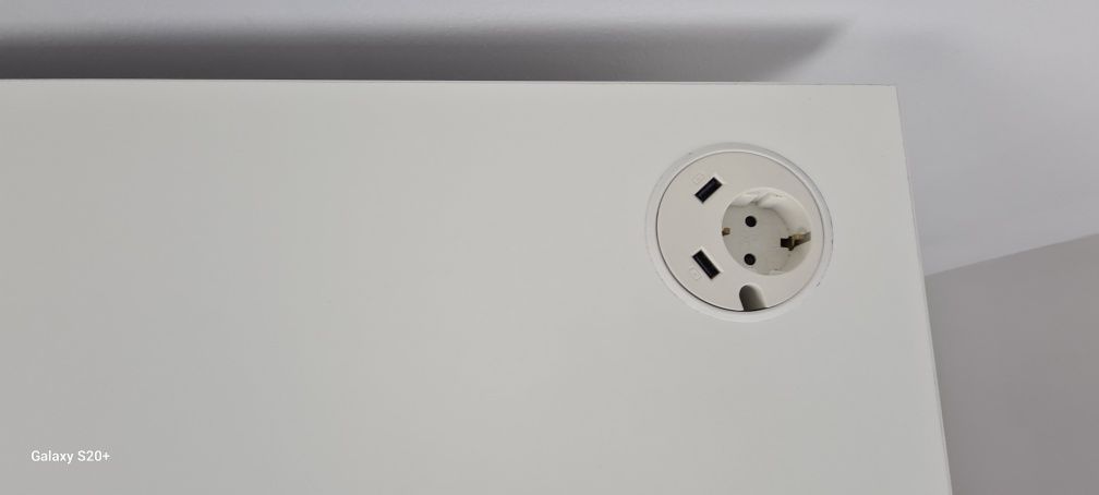Немско офис бюро с модул USB обзавеждане