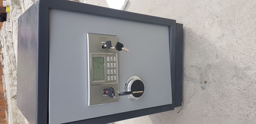 Seif metal cu LCD 60cm