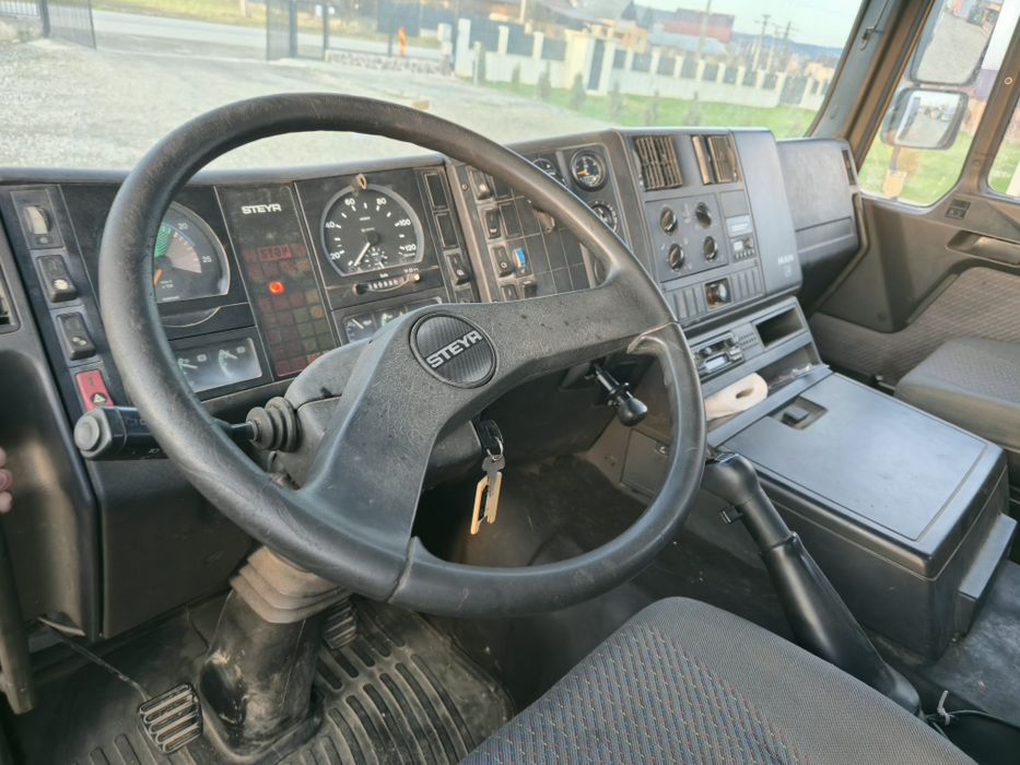 Camion 4x2 MAN Steyr 4x2 basculabil cu macara HIAB 102