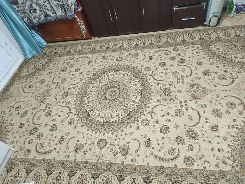 Продам ковер 2.5 x 4 м