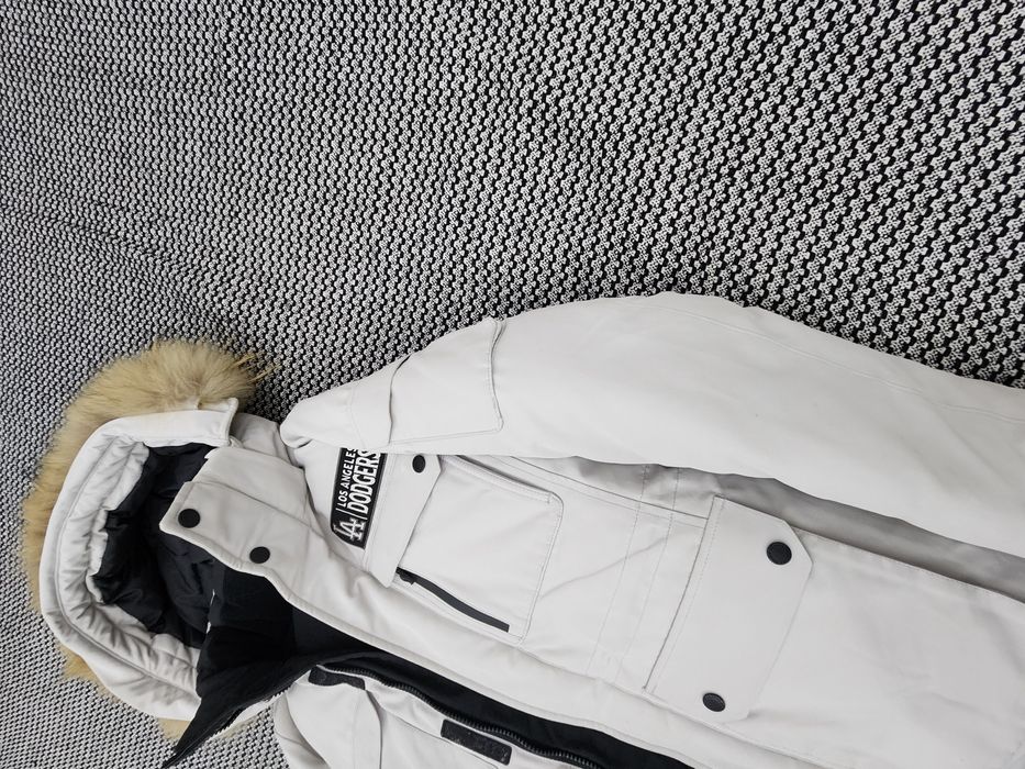 Зимняя куртка пуховик фирмы MLB.