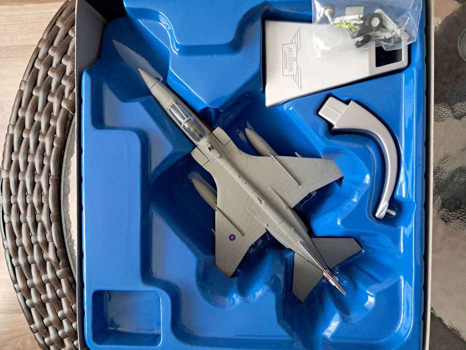 Machete avioane diecast 1/72 preturile in descriere