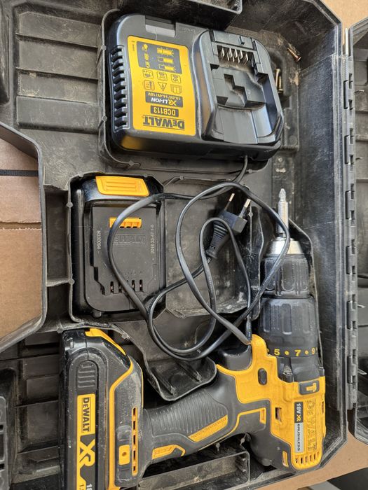 Bormașină Dewalt cu percutie