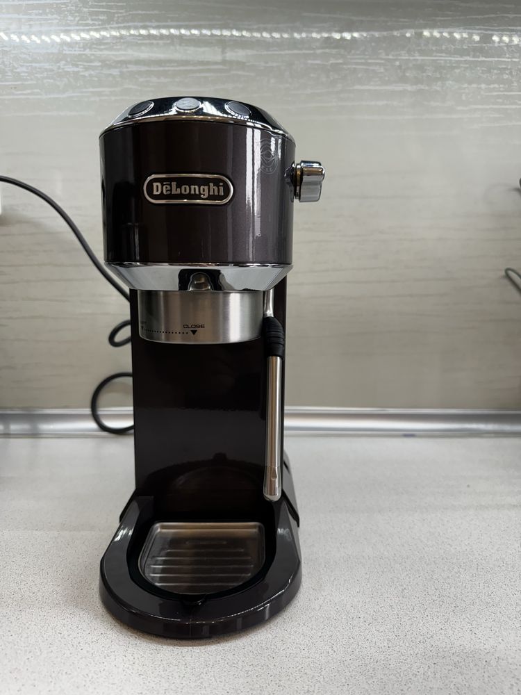 Кофемашина Dedica Arte 885 Delonghi Рожковая, с ручкой