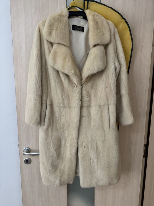 Палто от Норка цели кожи без забележки, цвят крем, размер S