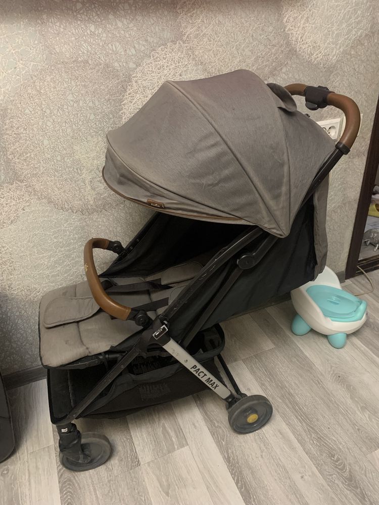 Продам коляску легкую Jole