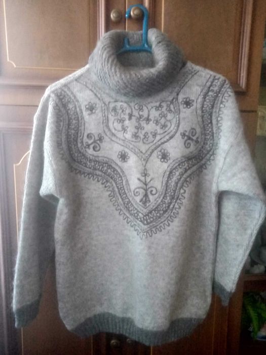 Свитер  женский  раз 50  5000 тг   кофта  новая раз 44 5000   р50 4000