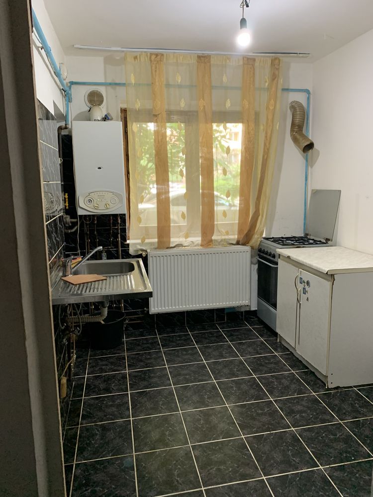 Închiriez apartament