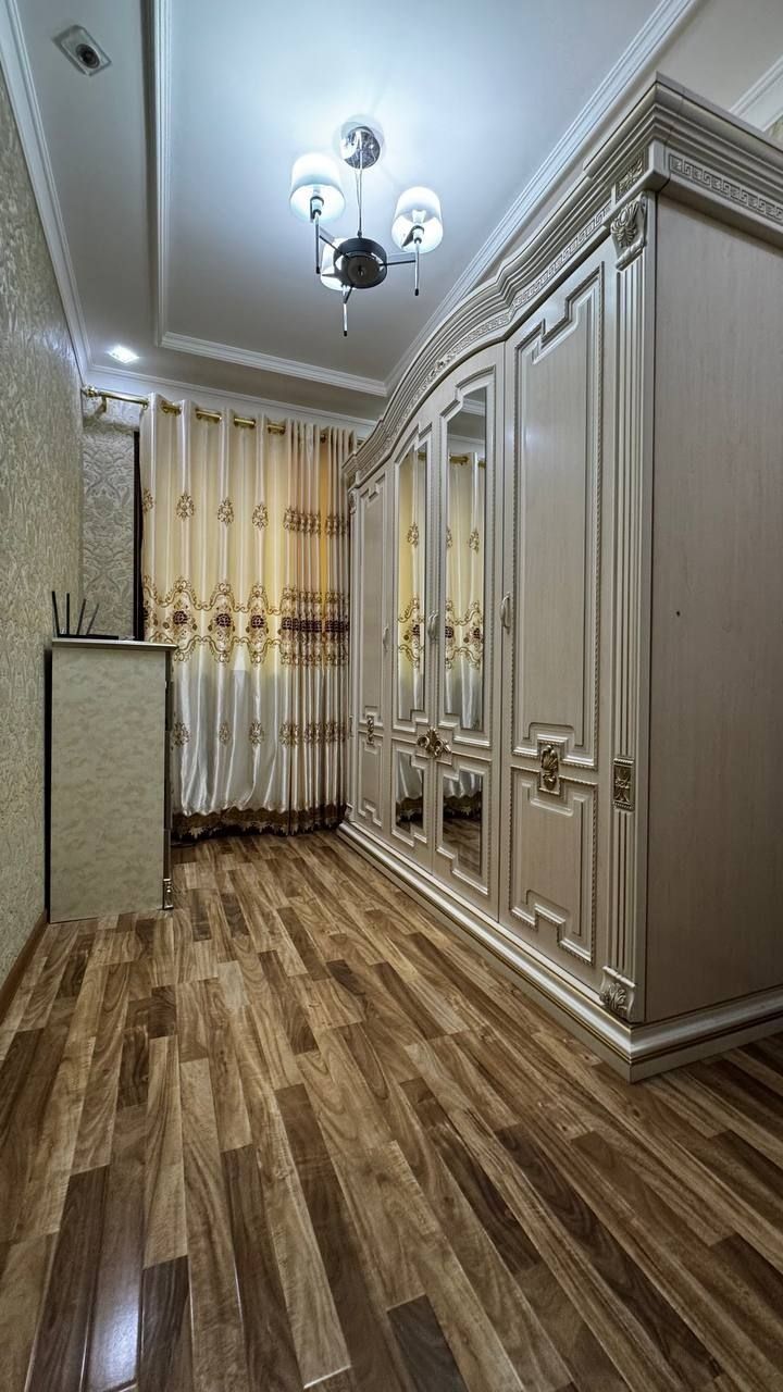 Срочно продается 4х ком квартира, ориентир: улица Садыка Азимова, 1 м²