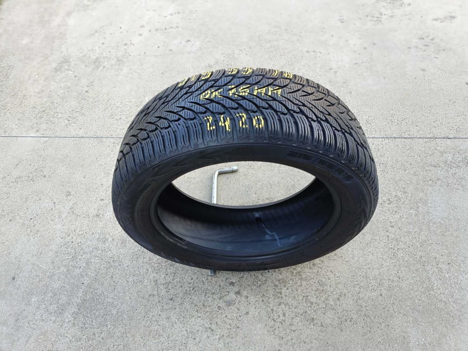 O anvelopa de iarna 215 55 18 nokian WR suv 4 profil de 7,5 mm