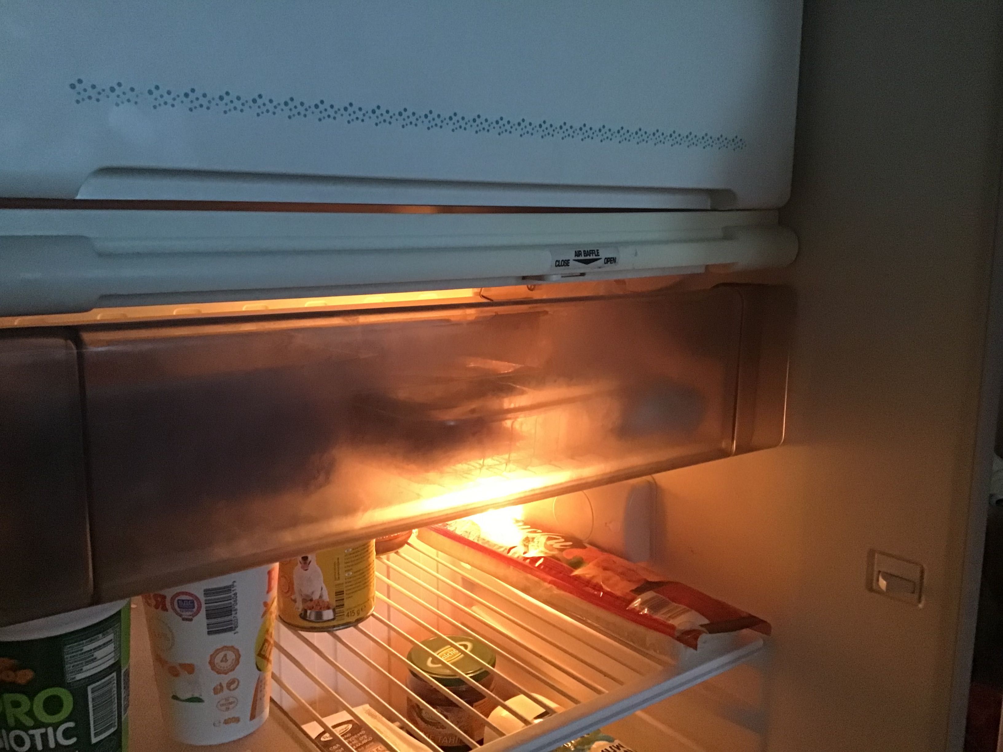 Хладилник BEKO с камера и охлаждащо помещение