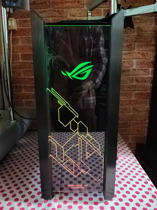 Carcasa PC ASUS ROG Strix Helios GX601.