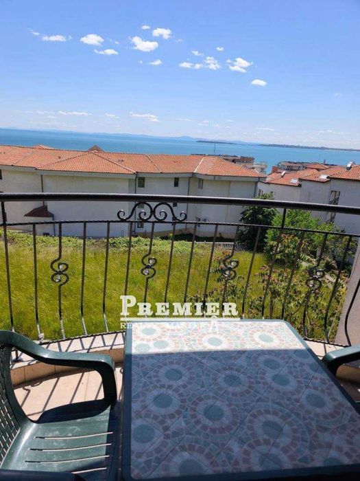 Двустаен апартамент с морска панорама в Свети влас с ниска такса