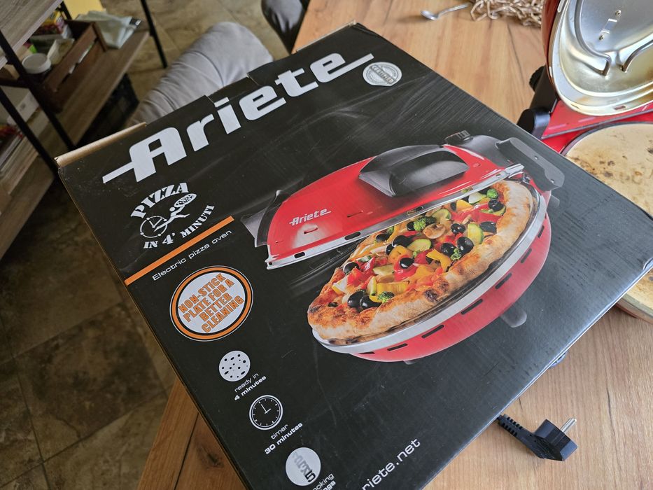 Cuptor electric pentru pizza Ariete "Pizza in 4 minute" 0909/10, 1200W