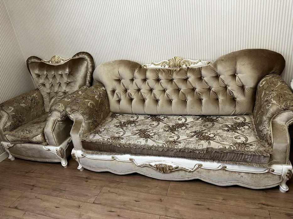 Продаю диван кресло за 100000 тыс. Договорная