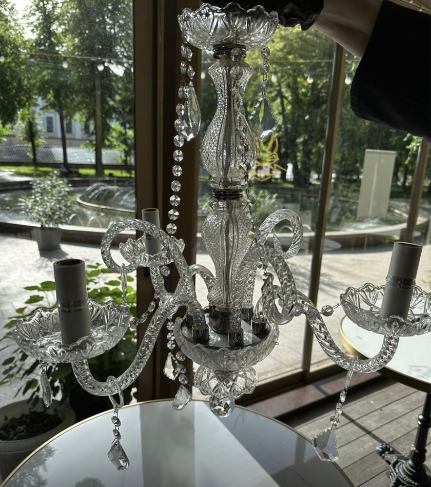 Продам Люстры под хрусталь , одинаковые