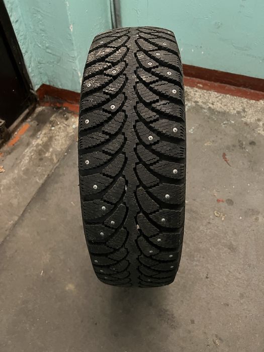 Продам зимнюю резину (с шипами)