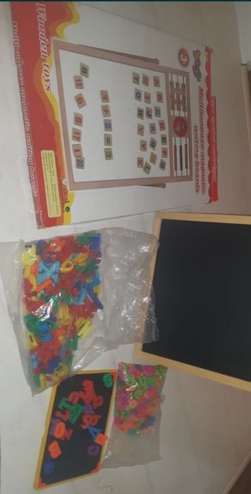 Vand tabla magnetica cu 2 fete,cu litere si cifre