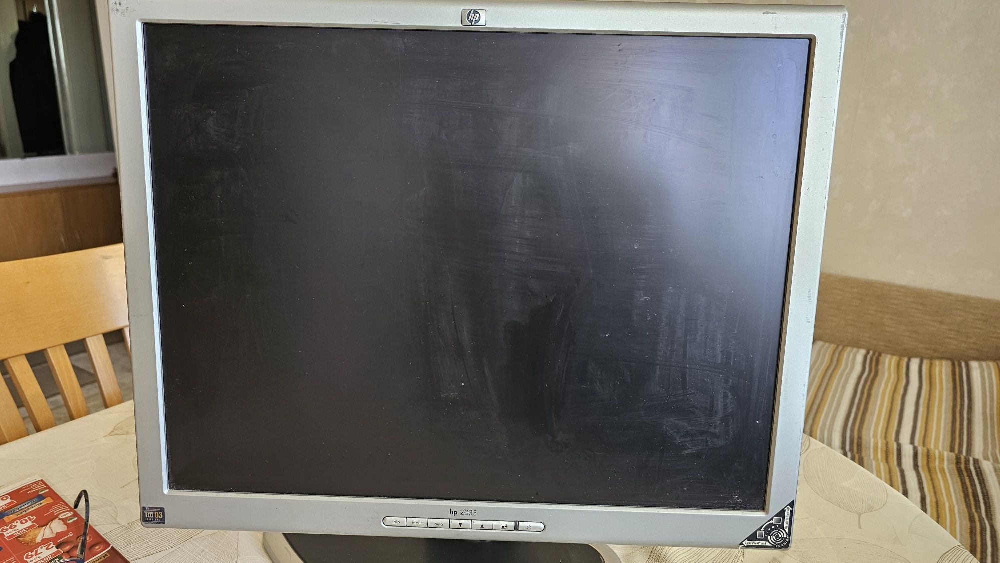 Продавам монитор hp 20 35