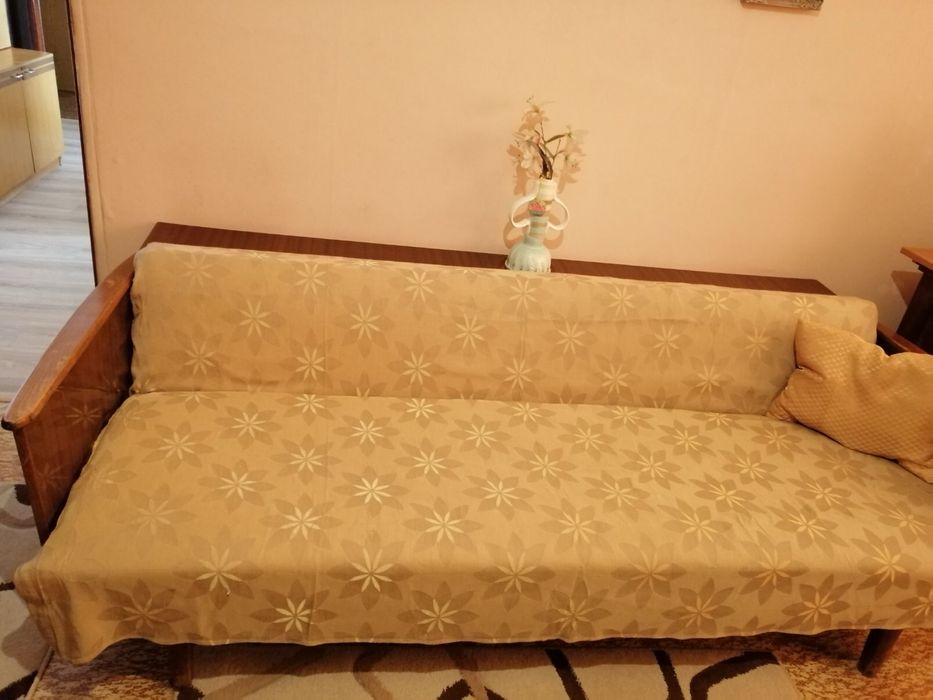 Диван тъмен лак