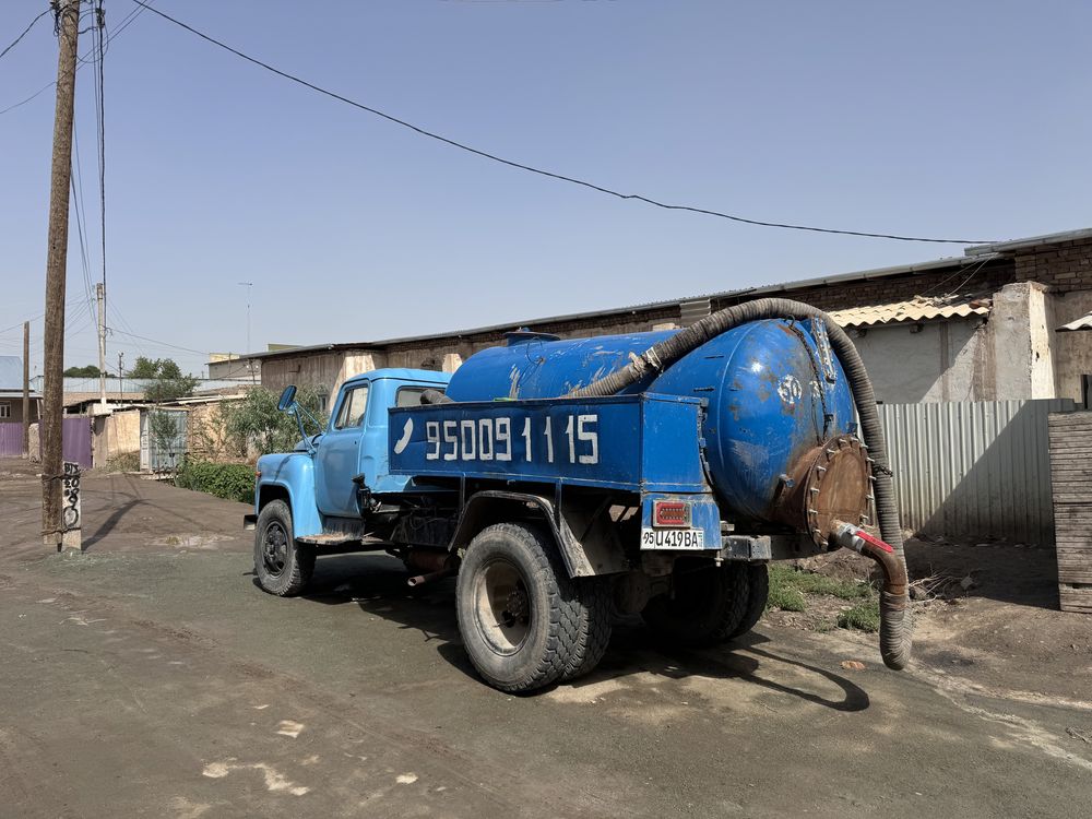 Assenizator gaz 53   4 tonna lik yomkis moshina ishlap turipdi