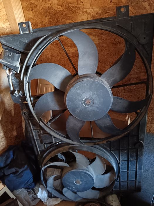 Vând ventilatoare răcire wv touran 2004
