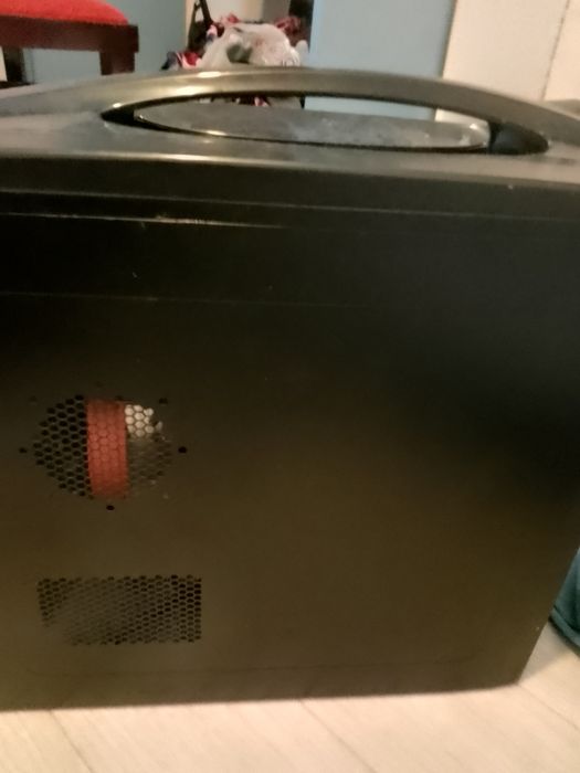 Calculator cu monitor,tastatura microfon camera ,