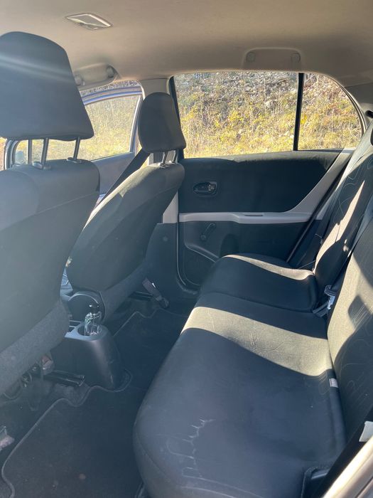 Vând sau schimb Toyota Yaris