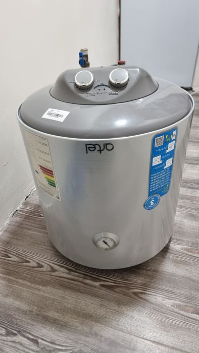 Продам водонагреватель 50л