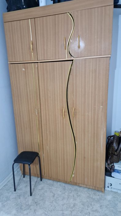 Продаётся шкаф из ДСП для спальни