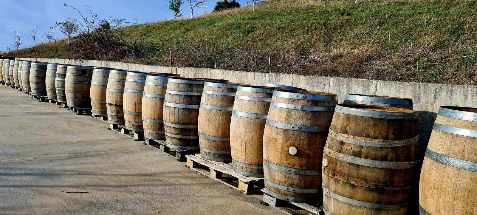 Дъбови бъчви тип Барик 225л - буре за вино, ракия, уиски или декорация