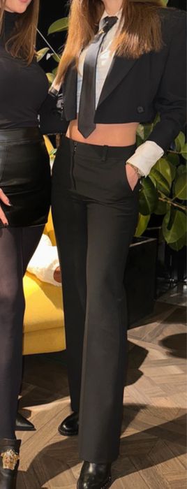 Pantaloni BOSS de la 1200 lei la 500 lei