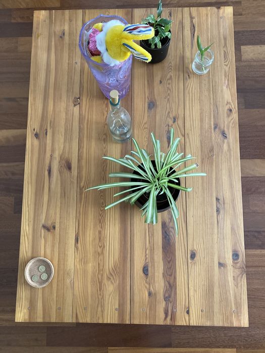 Masă cafea deosebită din europaleți cu roți industriale