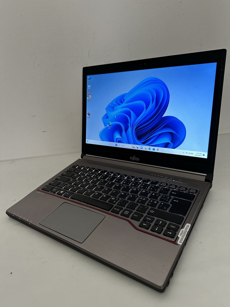 UltraBook Fujitsu Lifebook Series E733 -Core i5- 8Gb Ram- WINDOWS 11