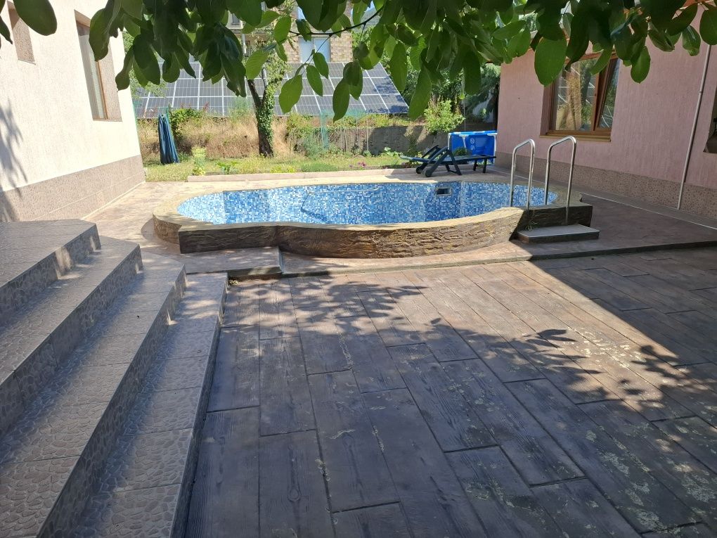 Къща с голям двор в Енина