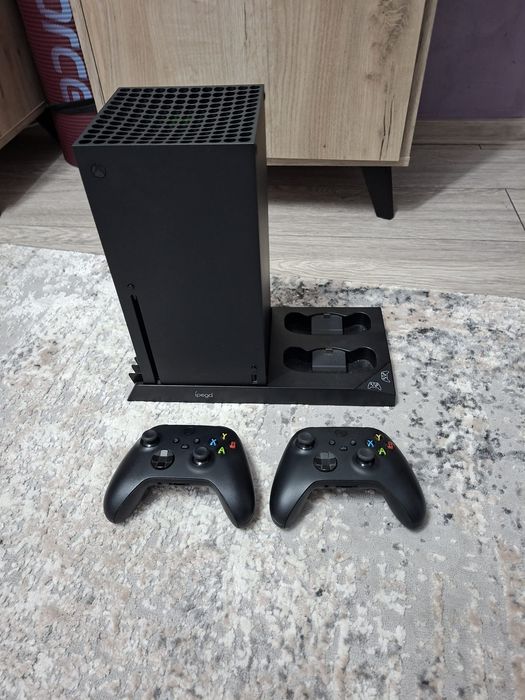Xbox series X 1 TB Ssd , 2 controllere , stand incarcare