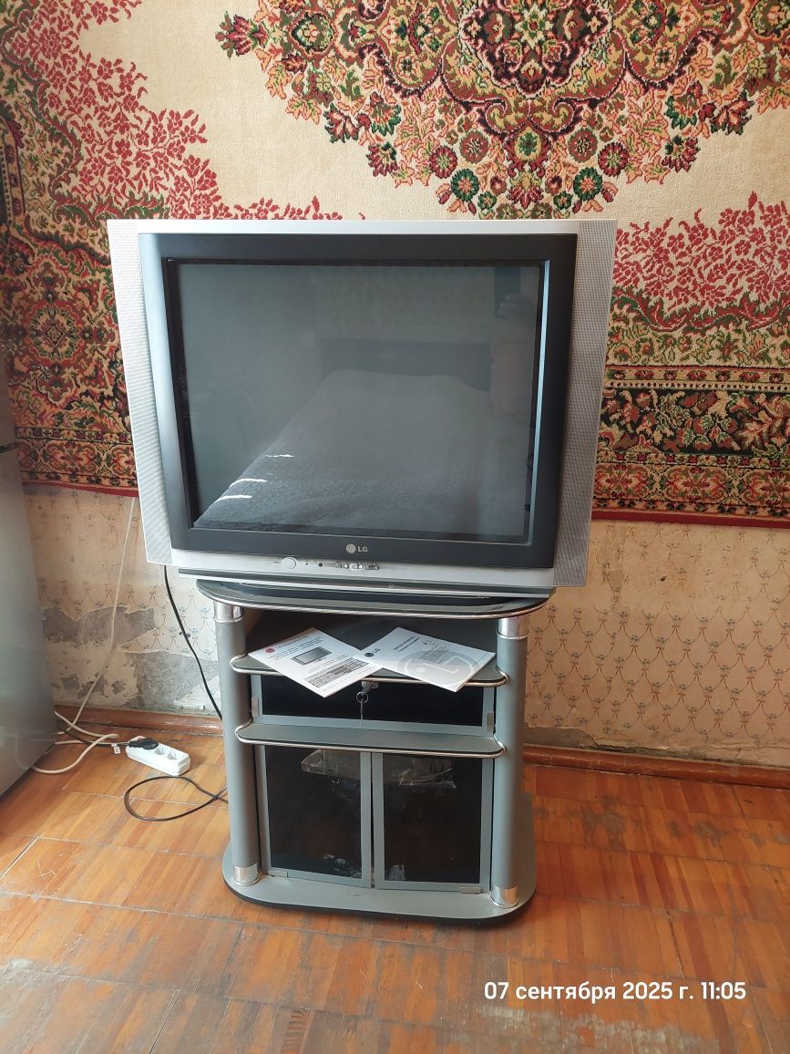 Отдам даром не рабочий телевизор LG (на ремонт или запчасти)