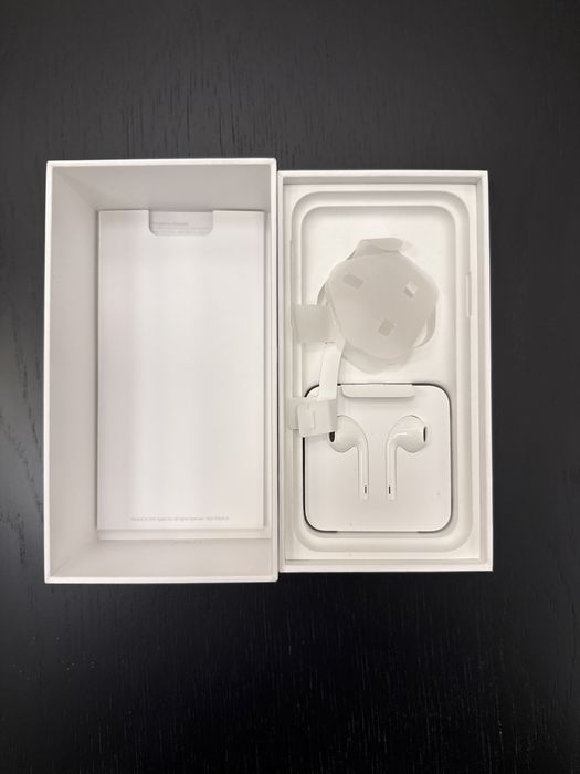 iPhone X in cutie originala cu 3 huse, 64gb, silver, 70% baterie