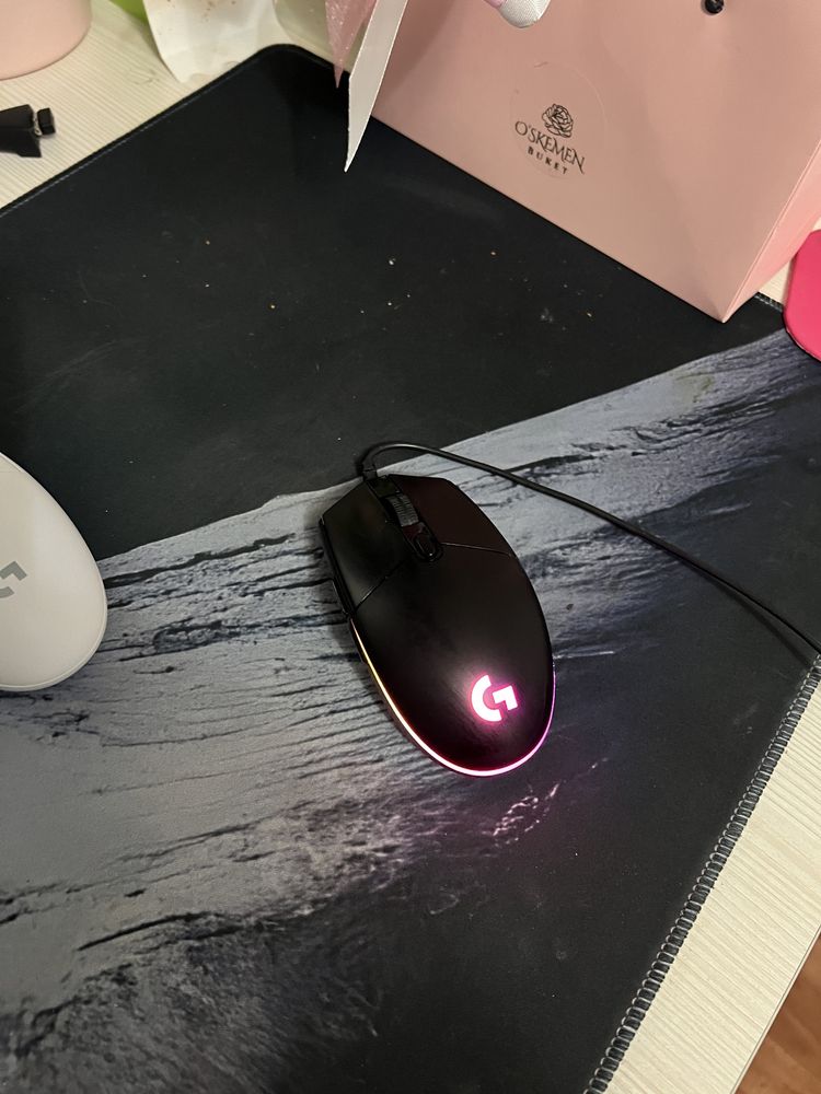 Hyper X cloud stinger 2 , logitech g102