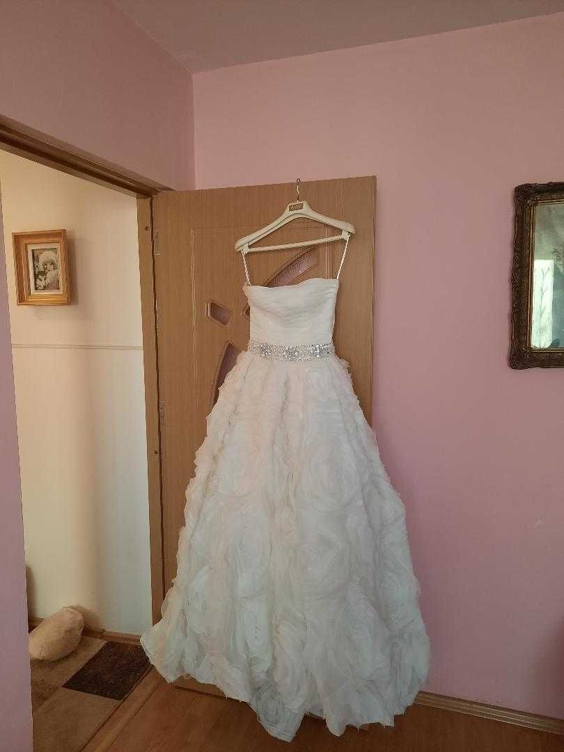 rochie lunga de mireasa