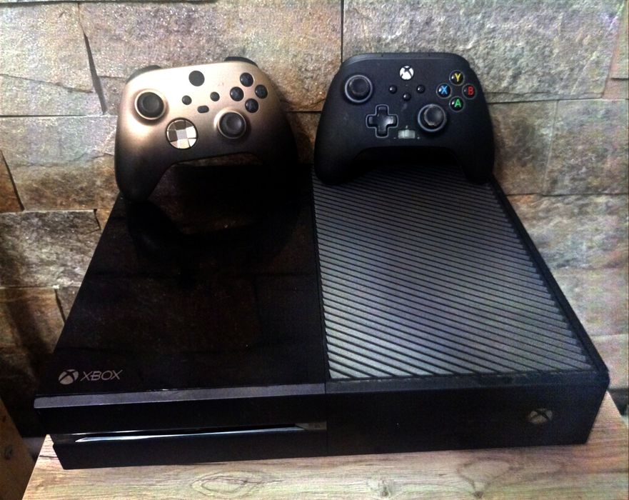 Xbox One 500GB HDD cu peste 10 jocuri-GTA 5 ,Forza Horizon,Minecraft..