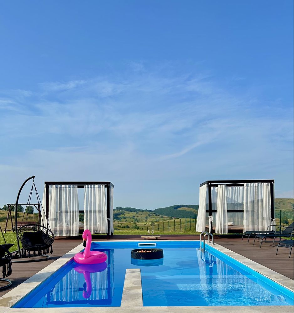 Cabană cu piscină încalzită.01-03 august libera