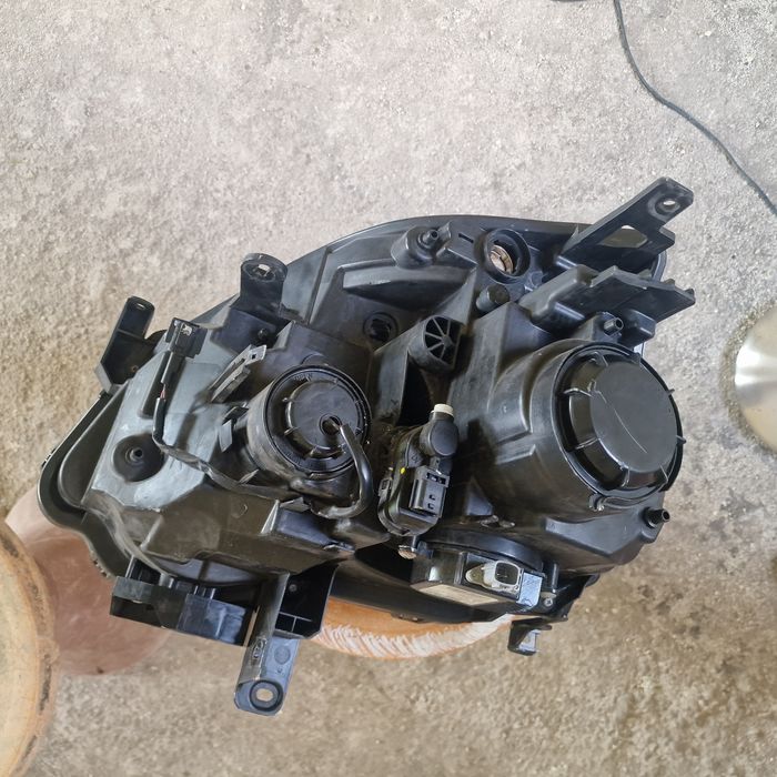 Nissan X-trail 2012 xenon десен фар