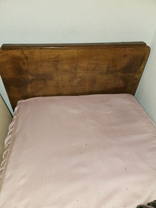 Масивно дървено легло