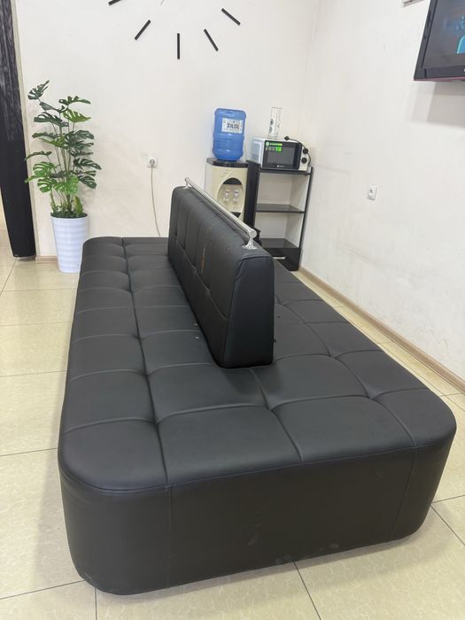 Диван кожзам, в зал ожидания.