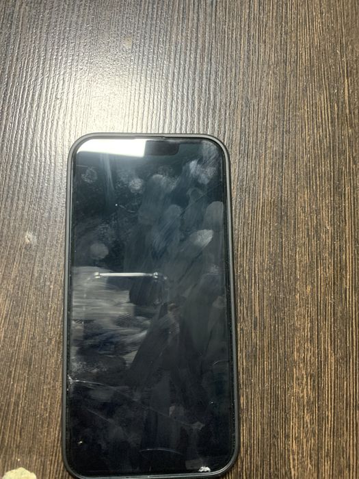 Айфон 13  оргинал зарятка есть