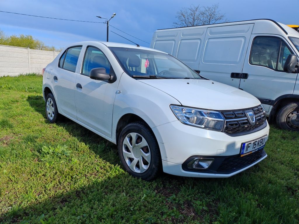 Vând Dacia logan