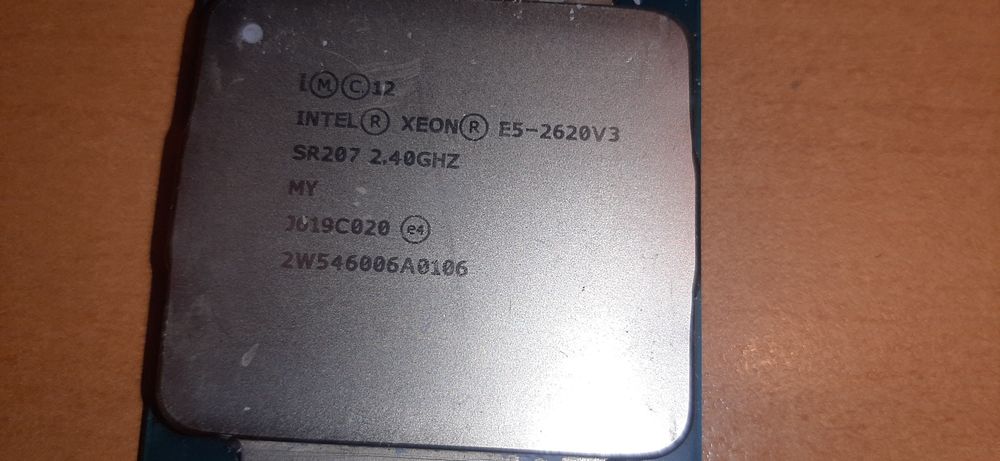 Procesor Intel Xeon E5- 2620 V3 2,4 ghz