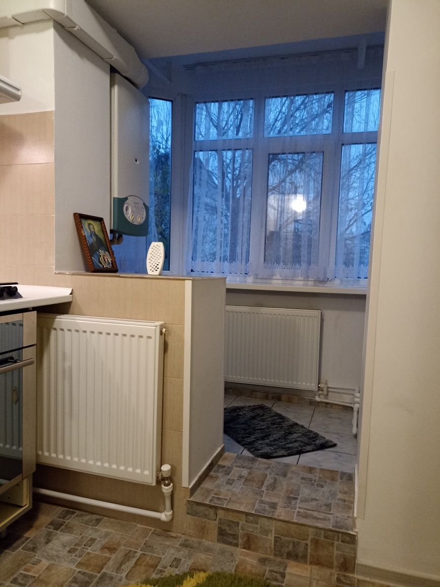 Închiriez apartament cu o camera
