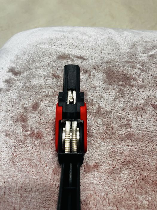 Unealta pentru dezizolat cabluri rigide, Knipex 16 40 150